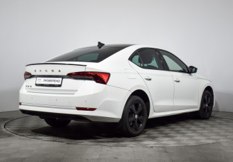 Подержанный автомобиль Skoda Octavia Liftback 2021 года (5 фото)