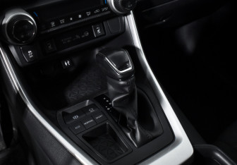 Подержанный автомобиль Toyota RAV4 2019 года (11 фото)