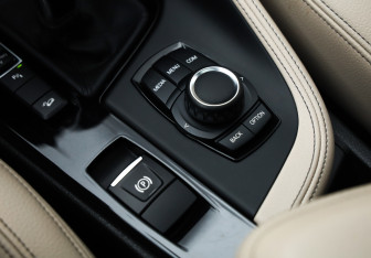 Подержанный автомобиль BMW X1 2021 года (20 фото)