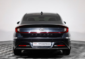 Подержанный автомобиль Hyundai Sonata 2022 года (6 фото)