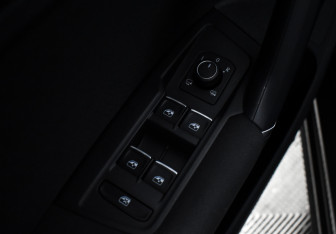 Подержанный автомобиль Volkswagen Tiguan 2018 года (10 фото)