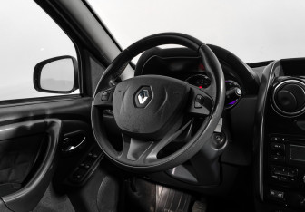Подержанный автомобиль Renault Duster 2016 года (15 фото)