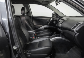 Подержанный автомобиль Mitsubishi Outlander 2012 года (20 фото)