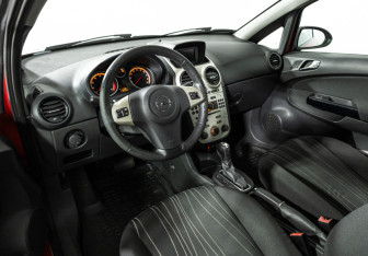 Подержанный автомобиль Opel Corsa 2007 года (10 фото)