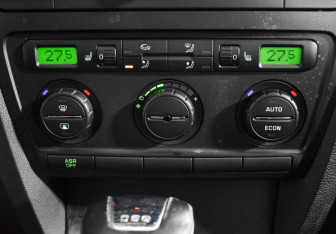 Подержанный автомобиль Skoda Octavia Liftback 2007 года (15 фото)