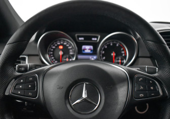 Подержанный автомобиль Mercedes-Benz GLE 2017 года (19 фото)