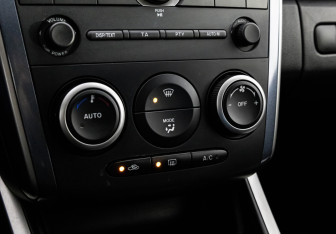 Подержанный автомобиль Mazda CX-7 2011 года (16 фото)