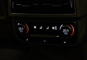 Подержанный автомобиль Audi Q7 2015 года (23 фото)