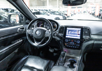 Подержанный автомобиль Jeep Grand Cherokee 2019 года (14 фото)
