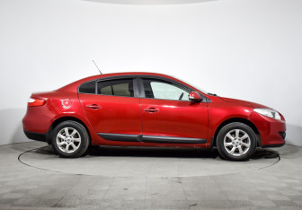 Подержанный автомобиль Renault Fluence 2011 года (4 фото)