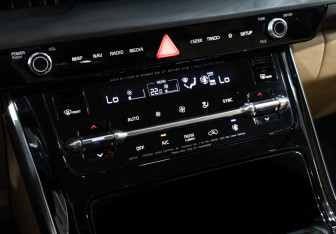 Подержанный автомобиль Kia Carnival 2021 года (26 фото)