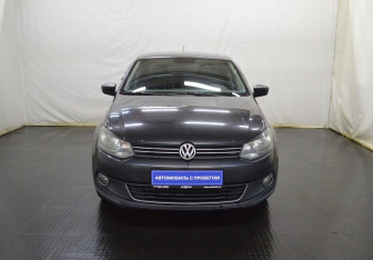 Подержанный автомобиль Volkswagen Polo Sedan 2013 года (2 фото)