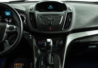 Подержанный автомобиль Ford Kuga 2015 года (14 фото)