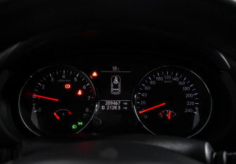 Подержанный автомобиль Nissan Qashqai 2010 года (19 фото)