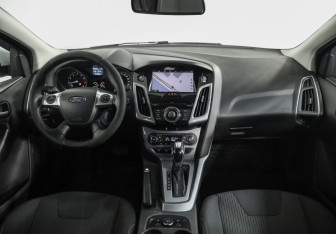 Подержанный автомобиль Ford Focus Hatchback 2013 года (10 фото)