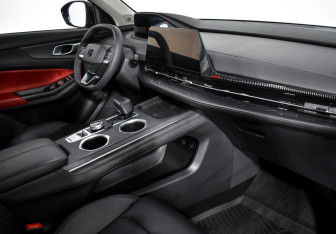 Подержанный автомобиль Changan UNI-S 2024 года (13 фото)