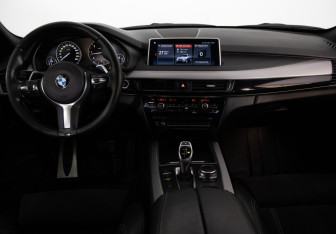 Подержанный автомобиль BMW X5 2017 года (9 фото)