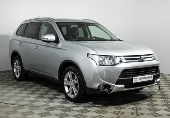 Подержанный автомобиль Mitsubishi Outlander 2014 года (3 фото)