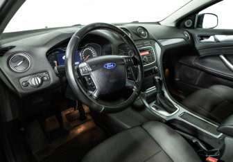 Подержанный автомобиль Ford Mondeo Sedan 2013 года (11 фото)