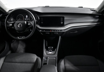 Подержанный автомобиль Skoda Octavia Liftback 2020 года (14 фото)