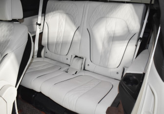 Подержанный автомобиль BMW X7 2021 года (12 фото)