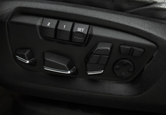 Подержанный автомобиль BMW X6 2016 года (35 фото)