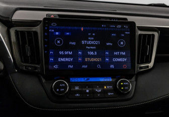Подержанный автомобиль Toyota RAV4 2017 года (15 фото)