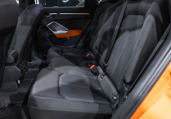 Подержанный автомобиль Audi Q3 2019 года (12 фото)
