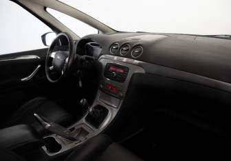 Подержанный автомобиль Ford S-MAX 2008 года (15 фото)