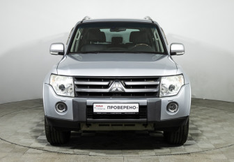 Подержанный автомобиль Mitsubishi Pajero 2008 года (2 фото)