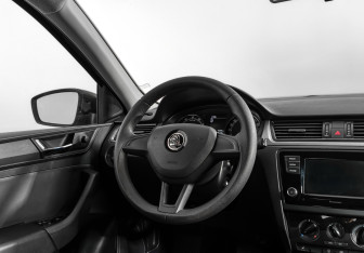 Подержанный автомобиль Skoda Rapid Liftback 2019 года (14 фото)
