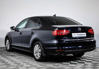 Подержанный автомобиль Volkswagen Jetta Sedan 2017 года (7 фото)
