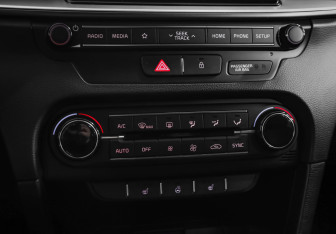 Подержанный автомобиль Kia Ceed Hatchback 2019 года (18 фото)