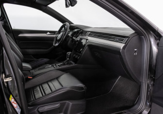 Подержанный автомобиль Volkswagen Passat Wagon 2018 года (26 фото)