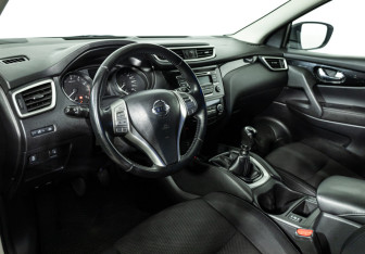 Подержанный автомобиль Nissan Qashqai 2017 года (11 фото)