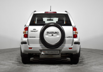 Подержанный автомобиль Suzuki Grand Vitara 2008 года (6 фото)