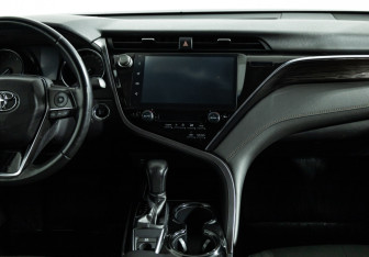 Подержанный автомобиль Toyota Camry Sedan 2019 года (14 фото)