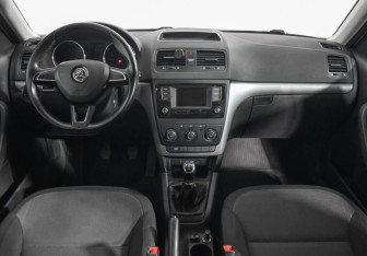 Подержанный автомобиль Skoda Yeti 2017 года (13 фото)