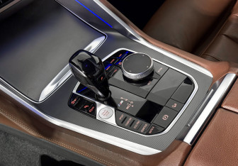 Подержанный автомобиль BMW X6 2020 года (12 фото)