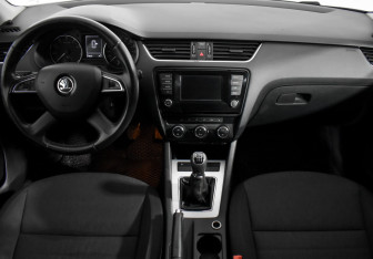 Подержанный автомобиль Skoda Octavia Liftback 2014 года (13 фото)