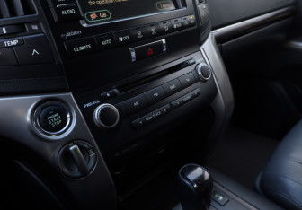 Подержанный автомобиль Toyota Land Cruiser Suv 2008 года (17 фото)