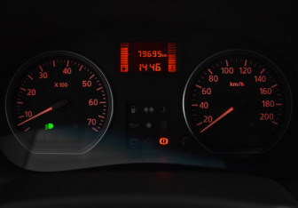 Подержанный автомобиль Renault Logan Sedan 2011 года (17 фото)