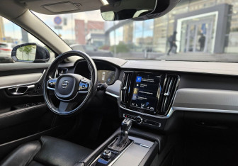 Подержанный автомобиль Volvo S90 2019 года (13 фото)
