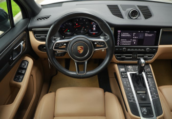 Подержанный автомобиль Porsche Macan 2021 года (12 фото)