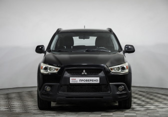 Подержанный автомобиль Mitsubishi ASX 2011 года (2 фото)