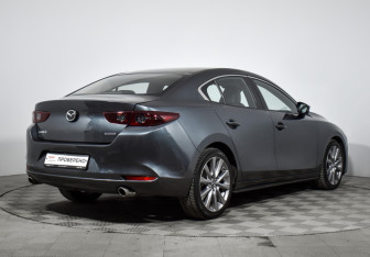 Подержанный автомобиль Mazda 3 Sedan 2020 года (5 фото)