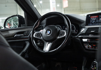 Подержанный автомобиль BMW X4 2018 года (15 фото)