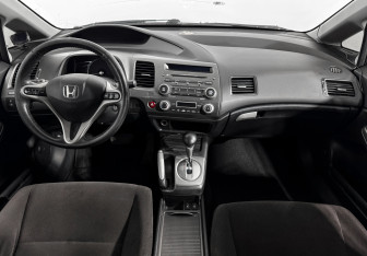 Подержанный автомобиль Honda Civic Sedan 2007 года (13 фото)