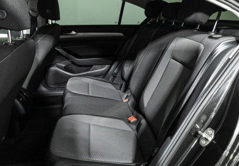 Подержанный автомобиль Volkswagen Passat Sedan 2021 года (10 фото)