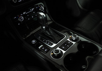Подержанный автомобиль Volkswagen Touareg 2014 года (17 фото)